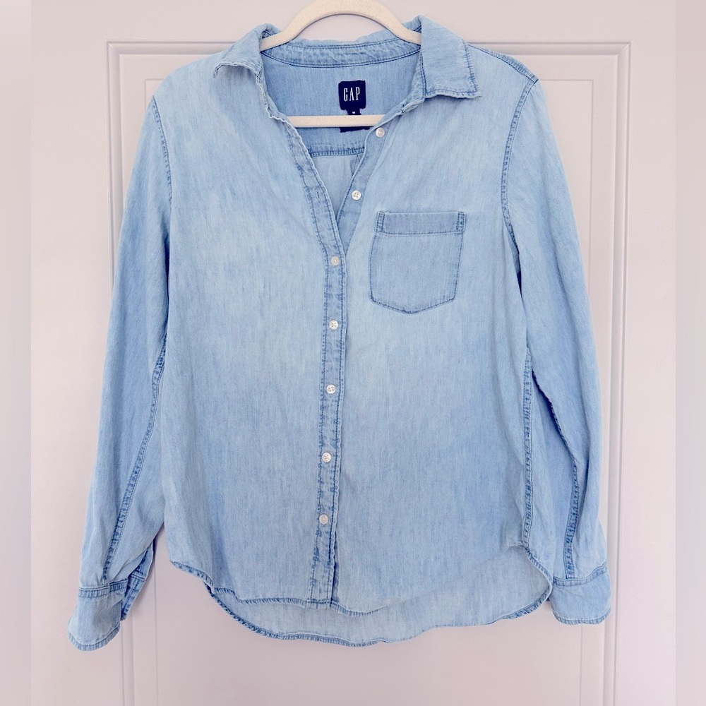 Gap Organic Cotton Chambray Perfect Shirt / Size M